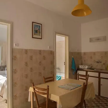 Seafront House Above The M113