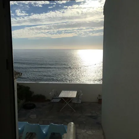 Seafront House Above The M113 Dom wakacyjny