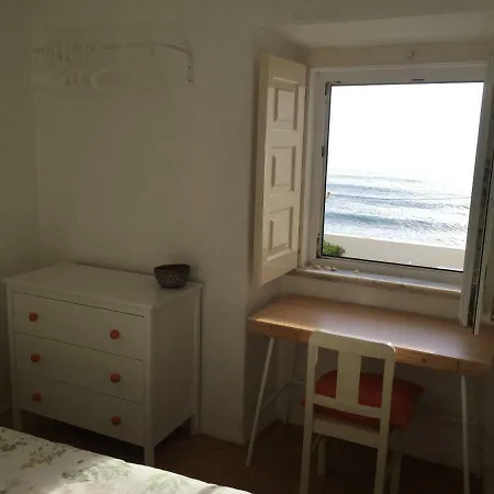 Seafront House Above The M113 *