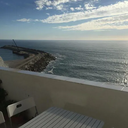 Dom wakacyjny Seafront House Above The M113